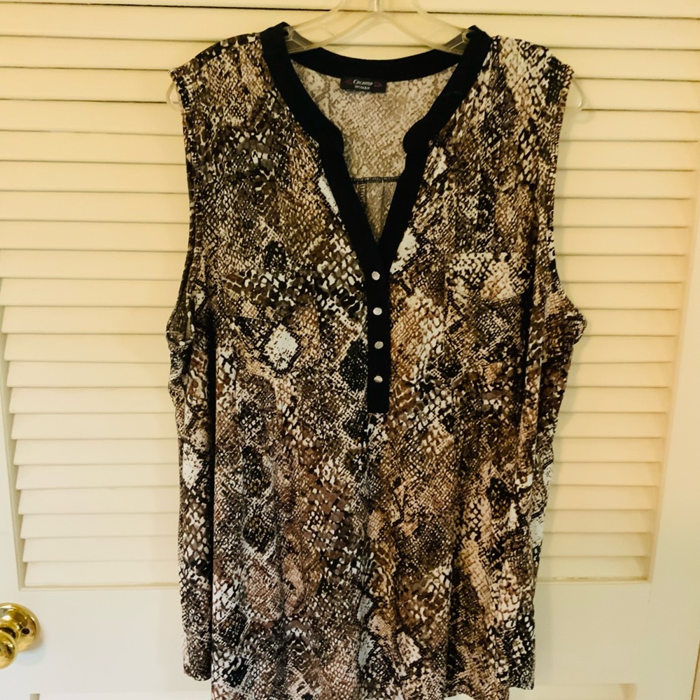 Women’s sleeveless blouse
